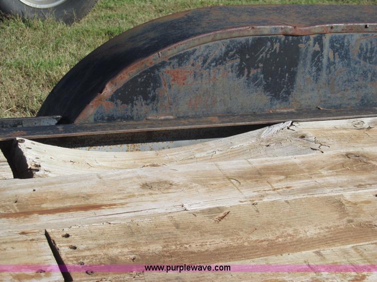 image for item H5601 2004 Target gooseneck trailer