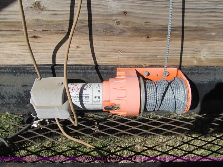 image for item H5601 2004 Target gooseneck trailer