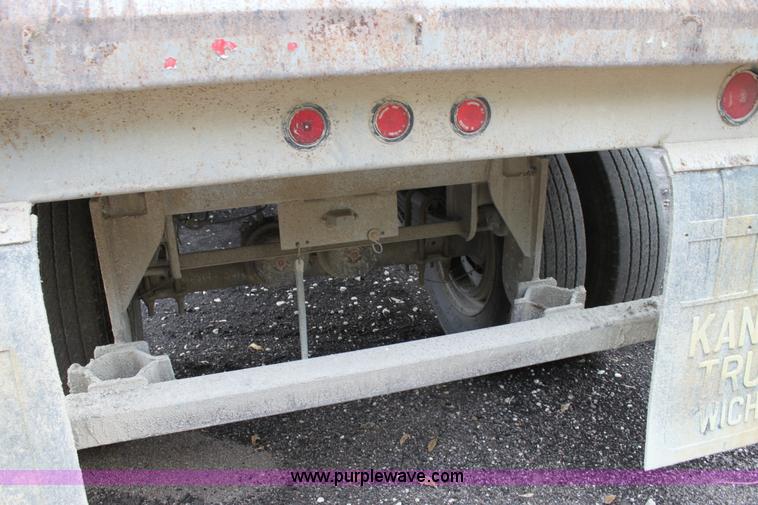 image for item H8824 2001 Clement pup dump trailer