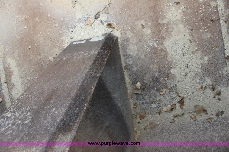 image for item H8824 2001 Clement pup dump trailer