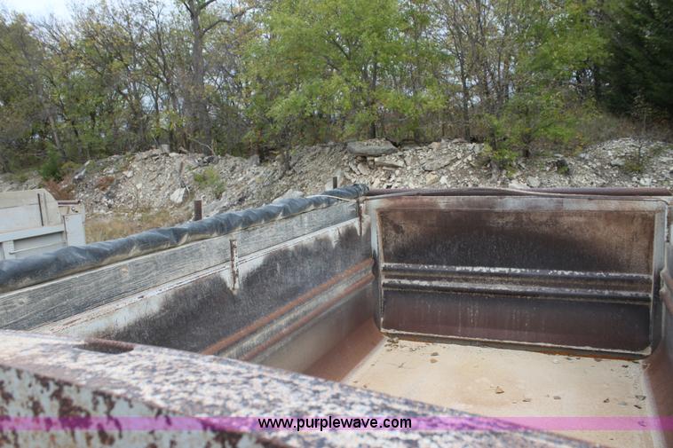 image for item H8824 2001 Clement pup dump trailer