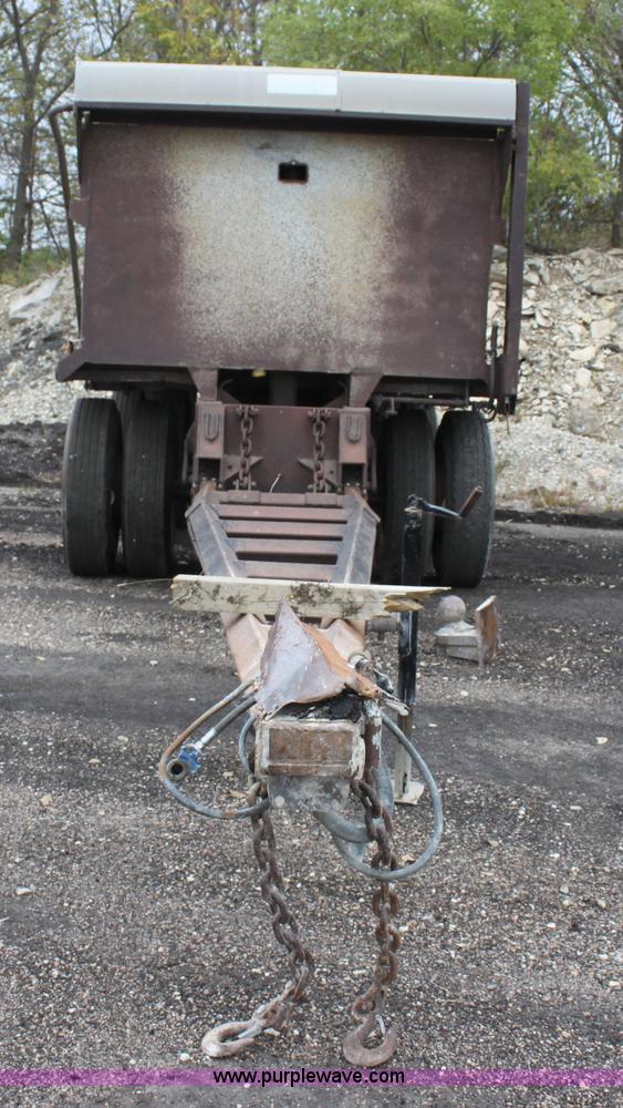 image for item H8825 1988 Supreme pup dump trailer
