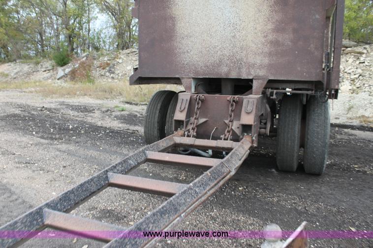image for item H8825 1988 Supreme pup dump trailer