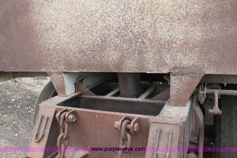 image for item H8825 1988 Supreme pup dump trailer