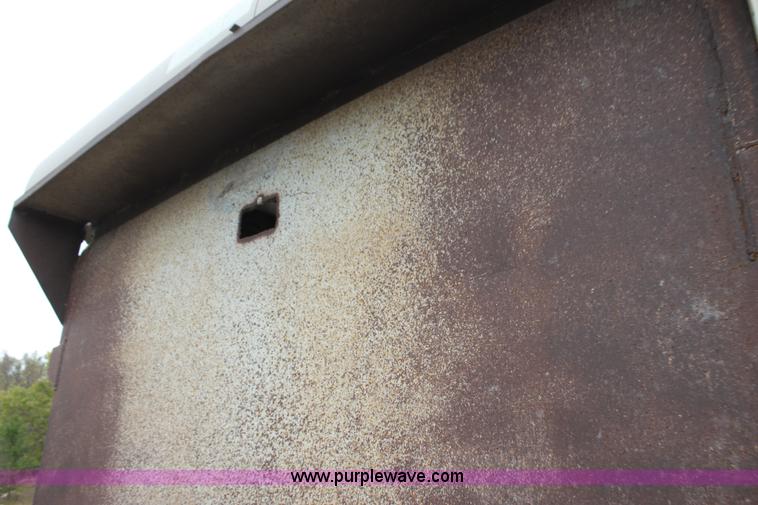 image for item H8825 1988 Supreme pup dump trailer