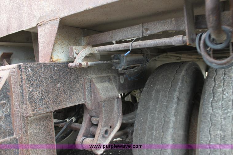 image for item H8825 1988 Supreme pup dump trailer