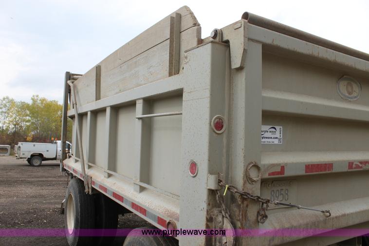 image for item H8825 1988 Supreme pup dump trailer