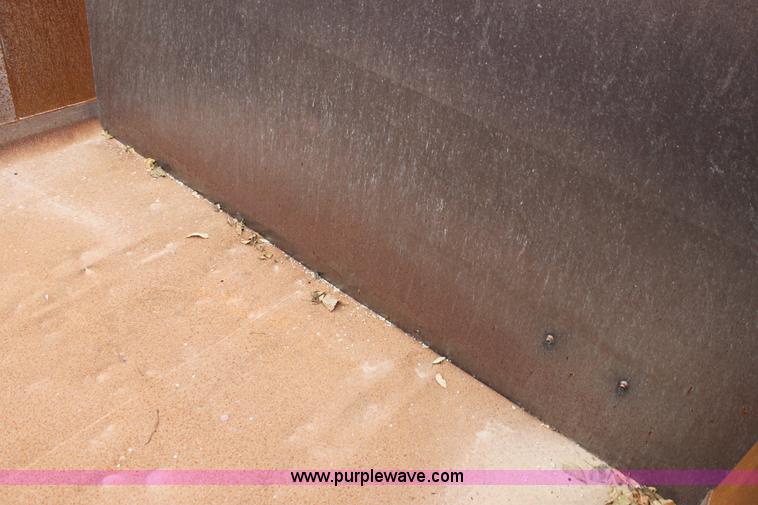 image for item H8825 1988 Supreme pup dump trailer