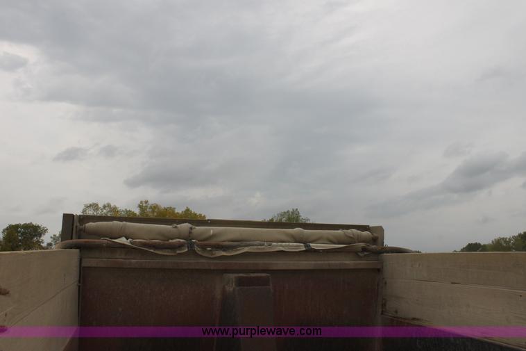 image for item H8825 1988 Supreme pup dump trailer