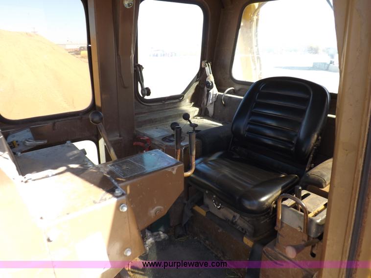 image for item H9060 1977 Caterpillar D7G dozer