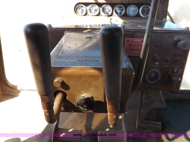 image for item H9060 1977 Caterpillar D7G dozer
