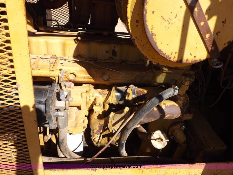 image for item H9060 1977 Caterpillar D7G dozer