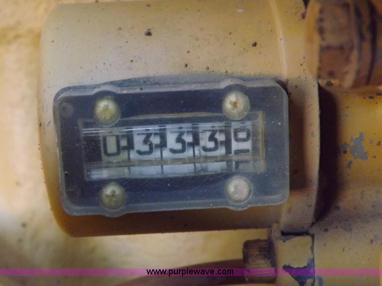 image for item H9060 1977 Caterpillar D7G dozer