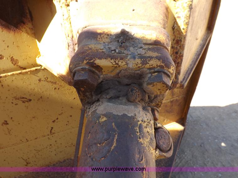 image for item H9060 1977 Caterpillar D7G dozer