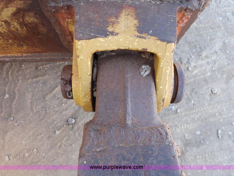 image for item H9060 1977 Caterpillar D7G dozer