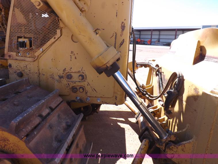 image for item H9060 1977 Caterpillar D7G dozer