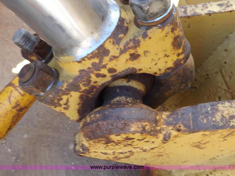 image for item H9060 1977 Caterpillar D7G dozer