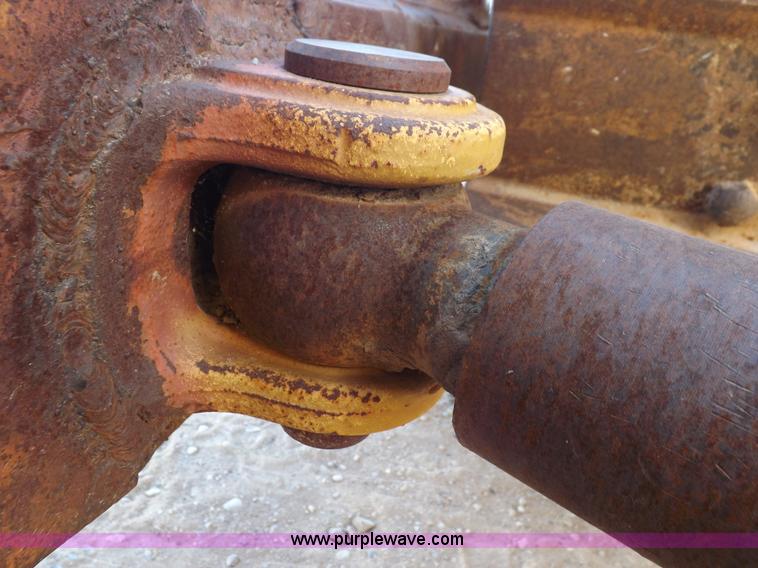 image for item H9060 1977 Caterpillar D7G dozer