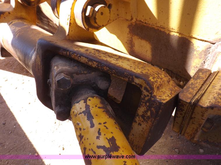 image for item H9060 1977 Caterpillar D7G dozer