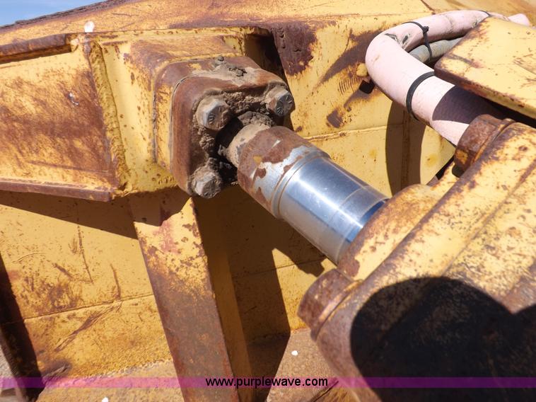 image for item H9060 1977 Caterpillar D7G dozer