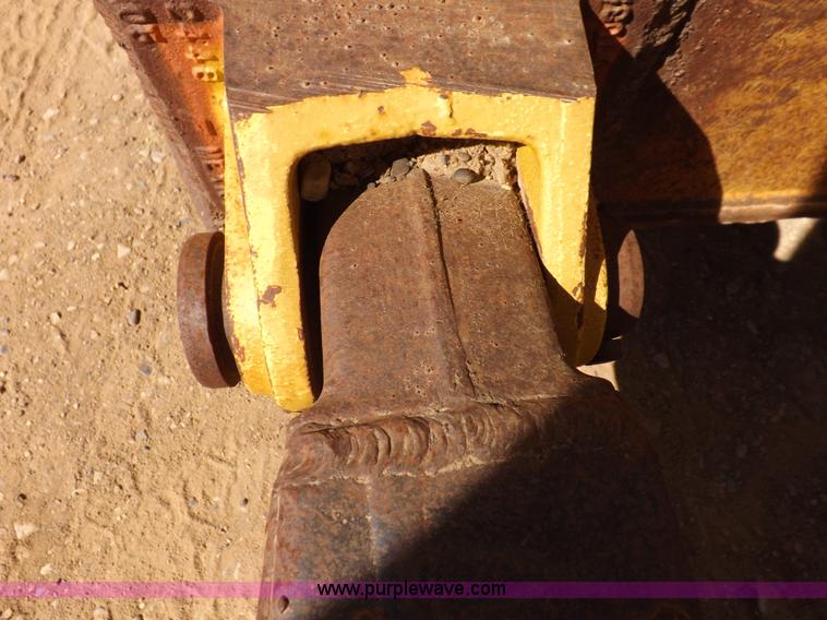 image for item H9060 1977 Caterpillar D7G dozer