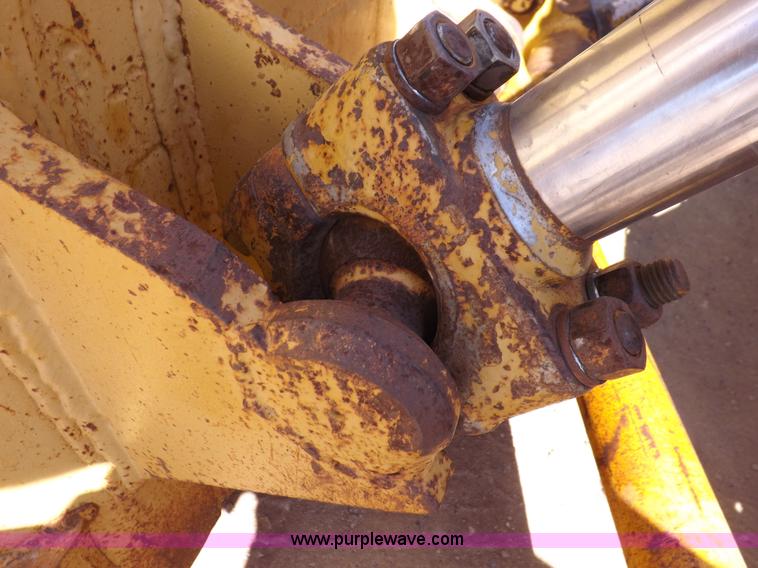 image for item H9060 1977 Caterpillar D7G dozer