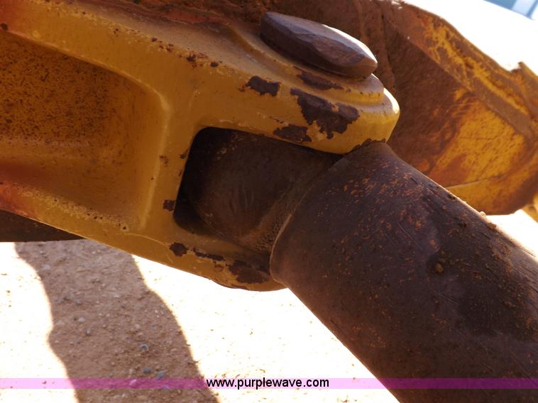 image for item H9060 1977 Caterpillar D7G dozer