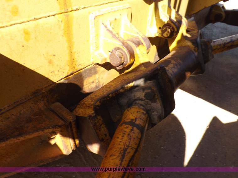 image for item H9060 1977 Caterpillar D7G dozer