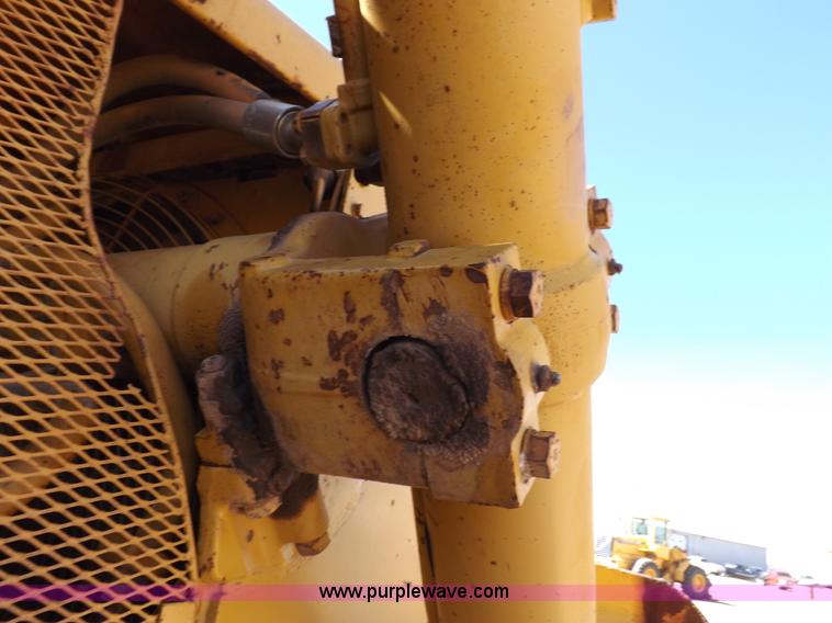 image for item H9060 1977 Caterpillar D7G dozer
