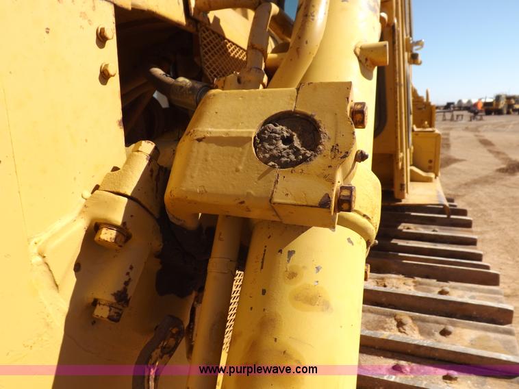 image for item H9060 1977 Caterpillar D7G dozer
