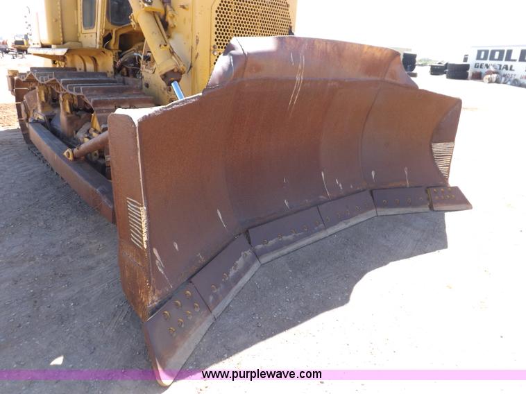 image for item H9060 1977 Caterpillar D7G dozer