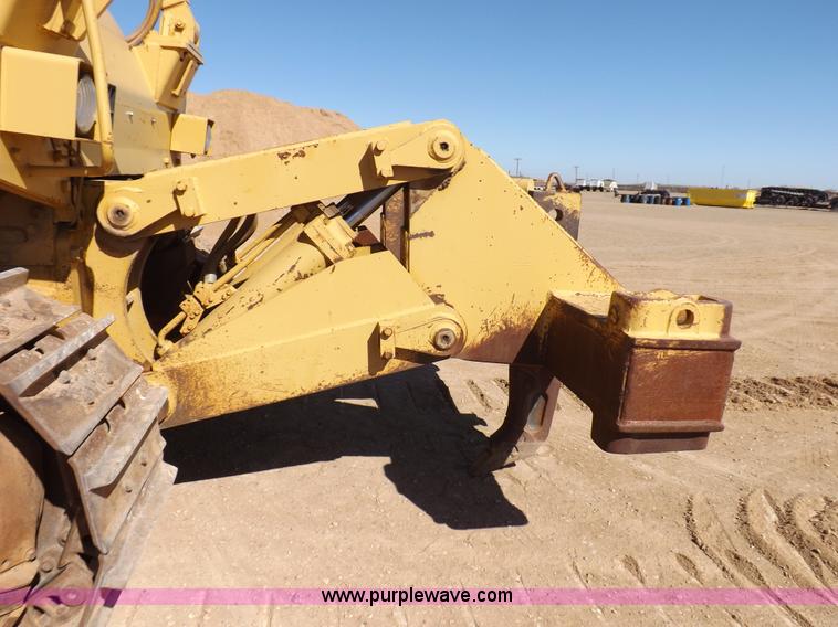 image for item H9060 1977 Caterpillar D7G dozer