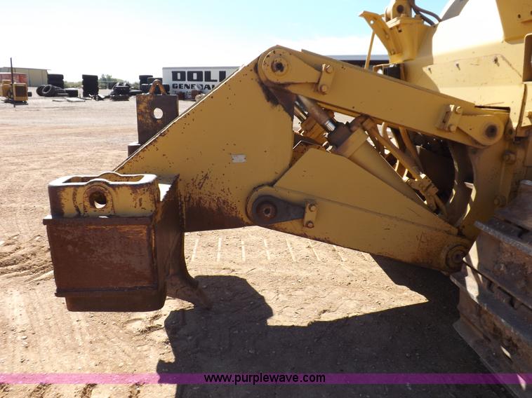 image for item H9060 1977 Caterpillar D7G dozer