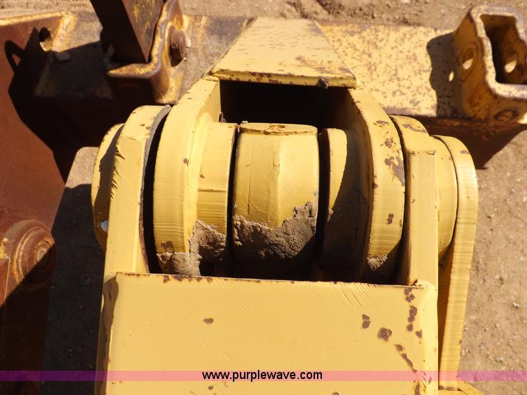 image for item H9060 1977 Caterpillar D7G dozer