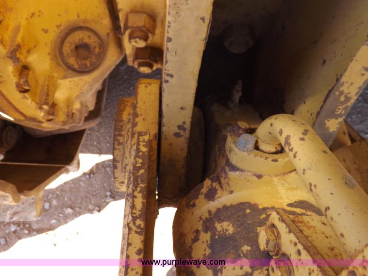 image for item H9060 1977 Caterpillar D7G dozer