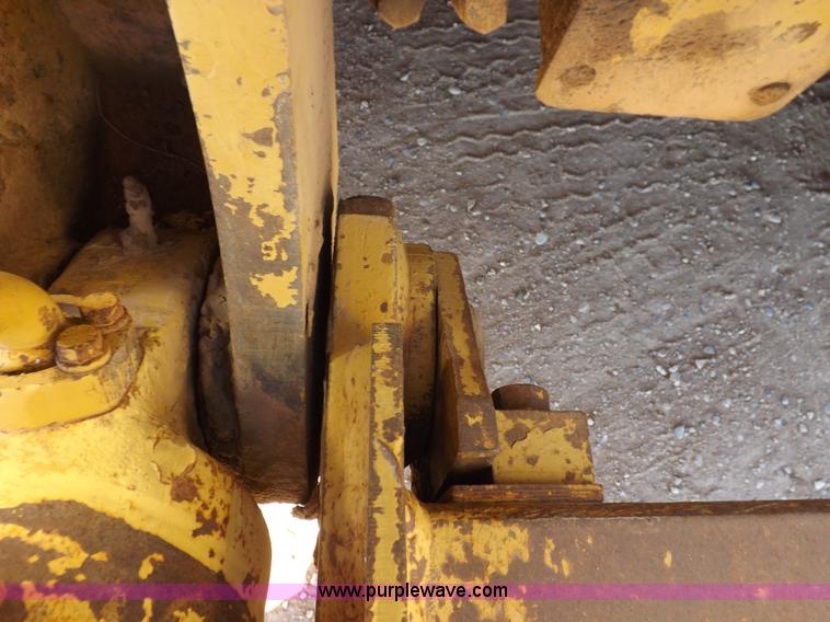 image for item H9060 1977 Caterpillar D7G dozer