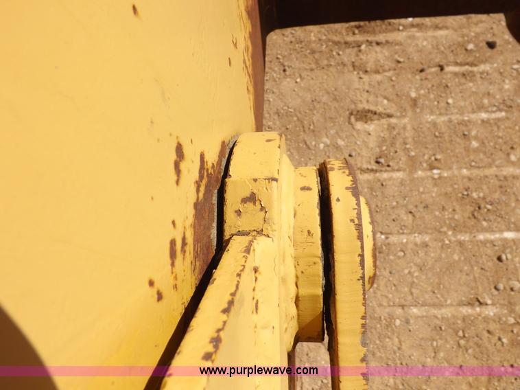 image for item H9060 1977 Caterpillar D7G dozer