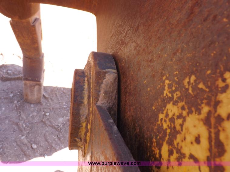 image for item H9060 1977 Caterpillar D7G dozer