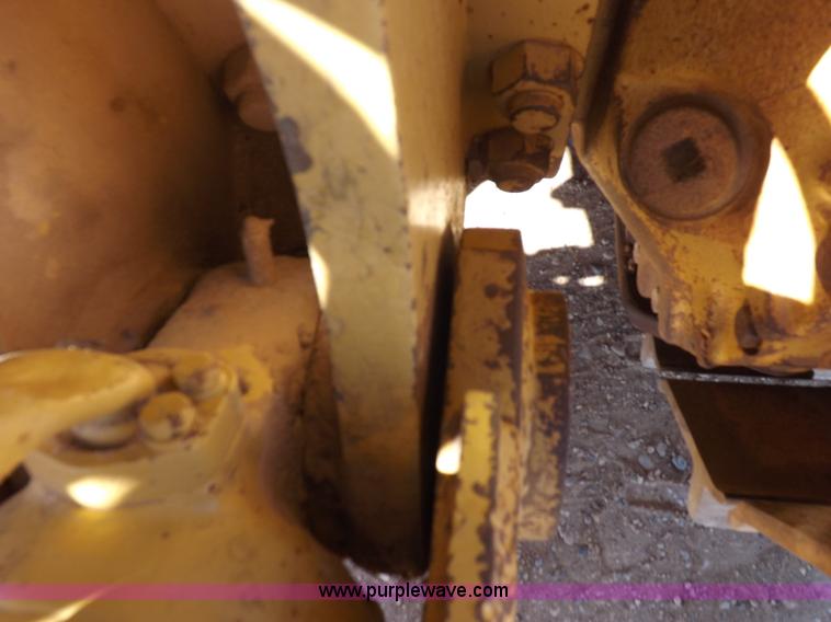 image for item H9060 1977 Caterpillar D7G dozer