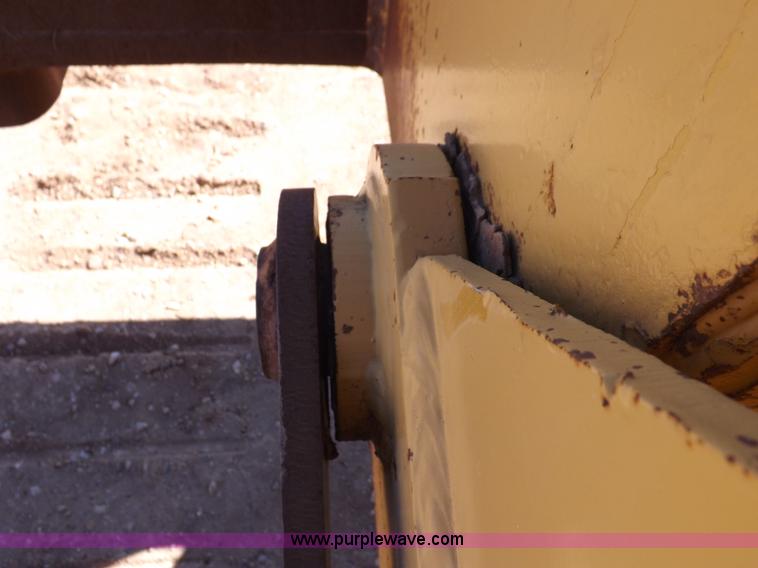 image for item H9060 1977 Caterpillar D7G dozer