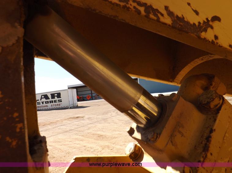 image for item H9060 1977 Caterpillar D7G dozer