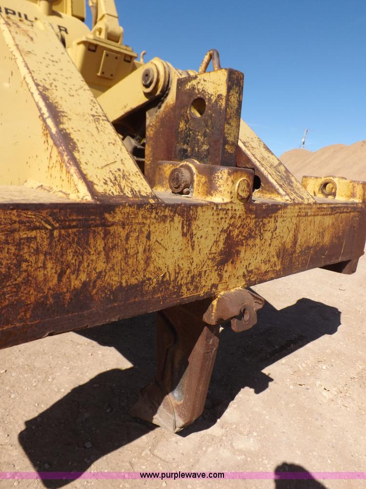 image for item H9060 1977 Caterpillar D7G dozer