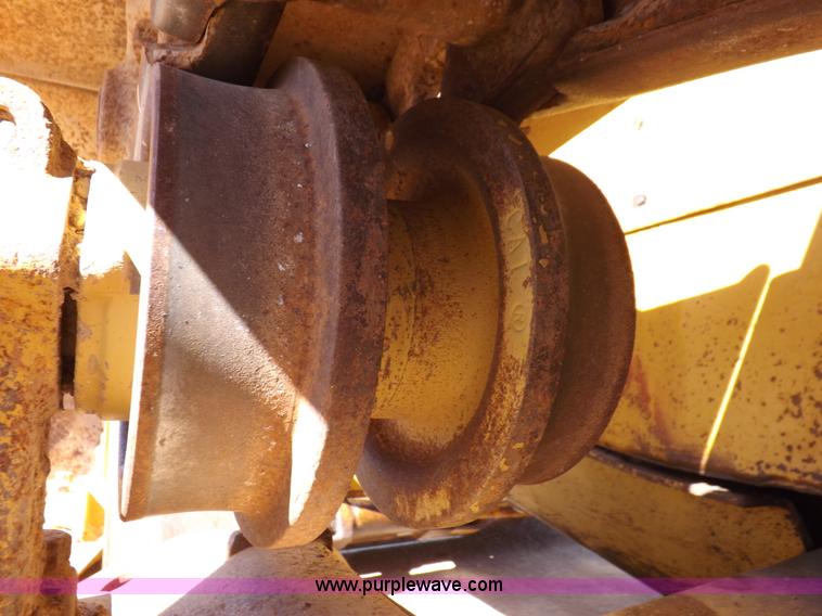image for item H9060 1977 Caterpillar D7G dozer