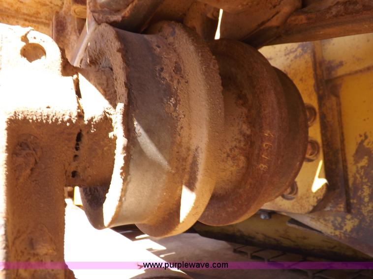 image for item H9060 1977 Caterpillar D7G dozer