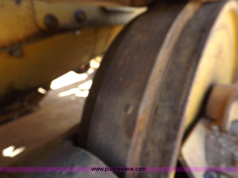 image for item H9060 1977 Caterpillar D7G dozer