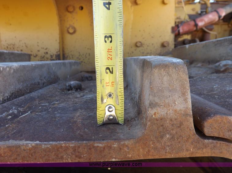 image for item H9060 1977 Caterpillar D7G dozer