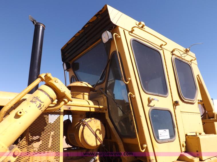 image for item H9060 1977 Caterpillar D7G dozer