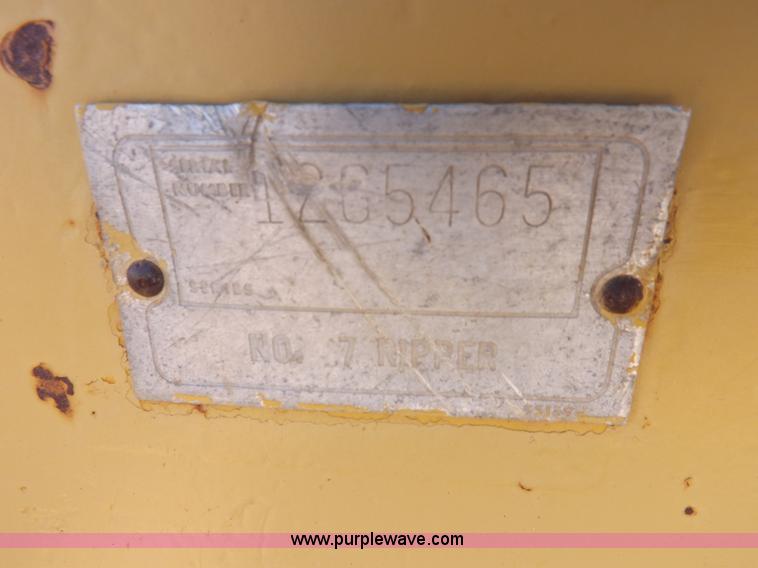 image for item H9060 1977 Caterpillar D7G dozer