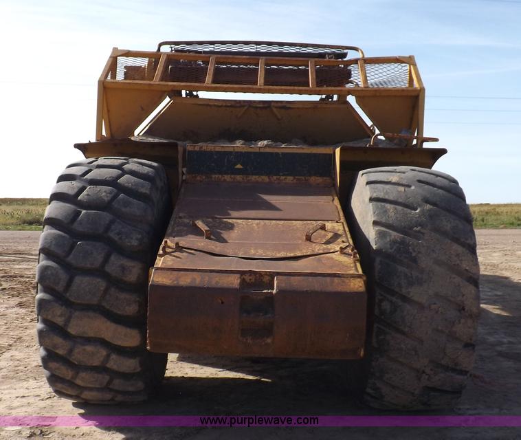 image for item H9066 1990 Caterpillar 615C elevating scraper