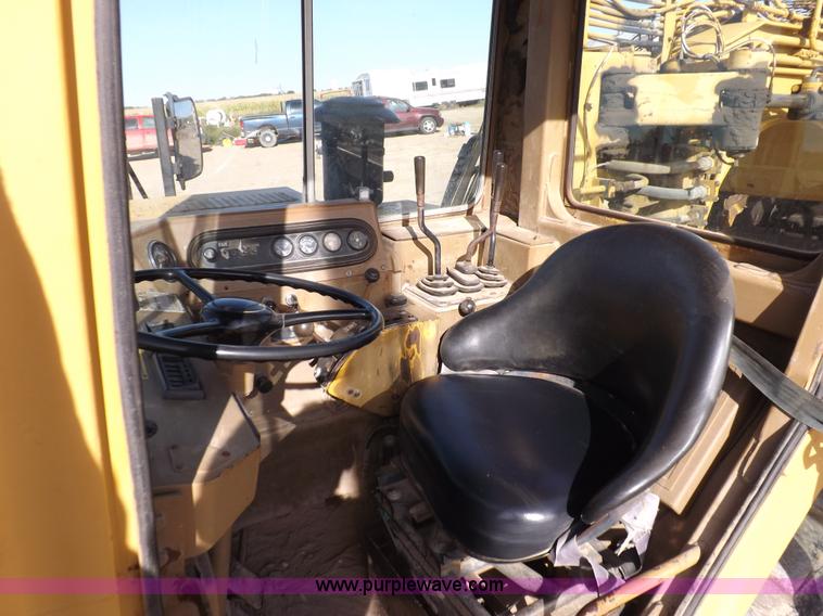 image for item H9066 1990 Caterpillar 615C elevating scraper